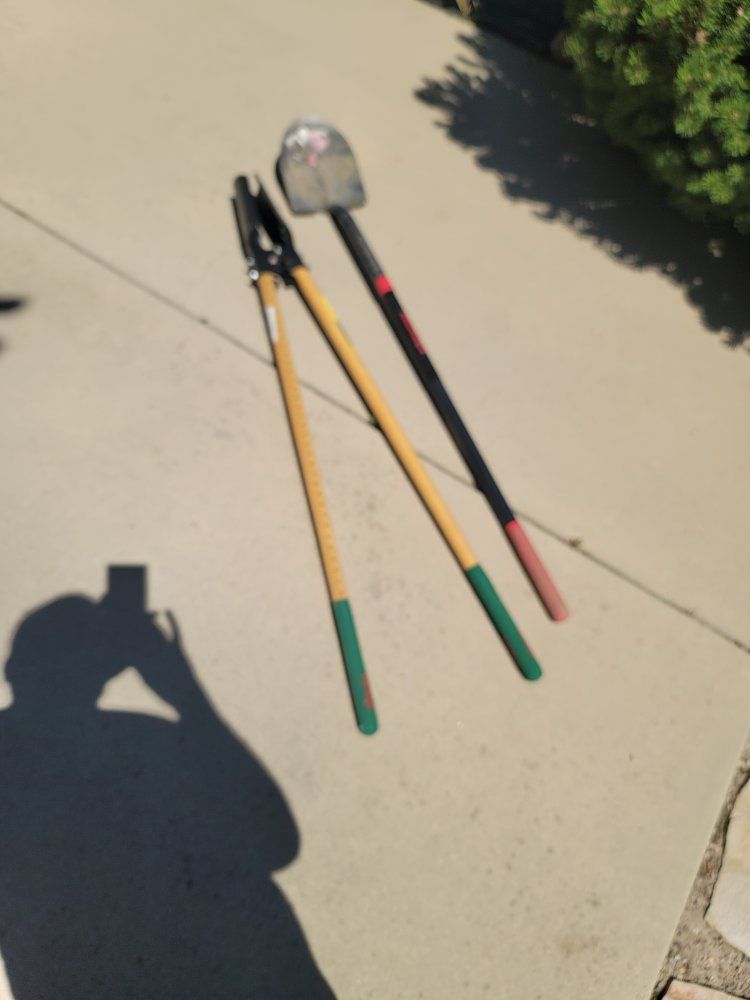Gardening Tool Lot: Shovel and Lopper