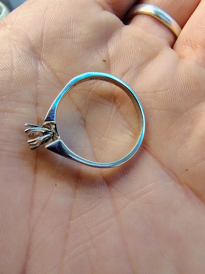 14kt White Gold Bypass Solitaire Ring Setting