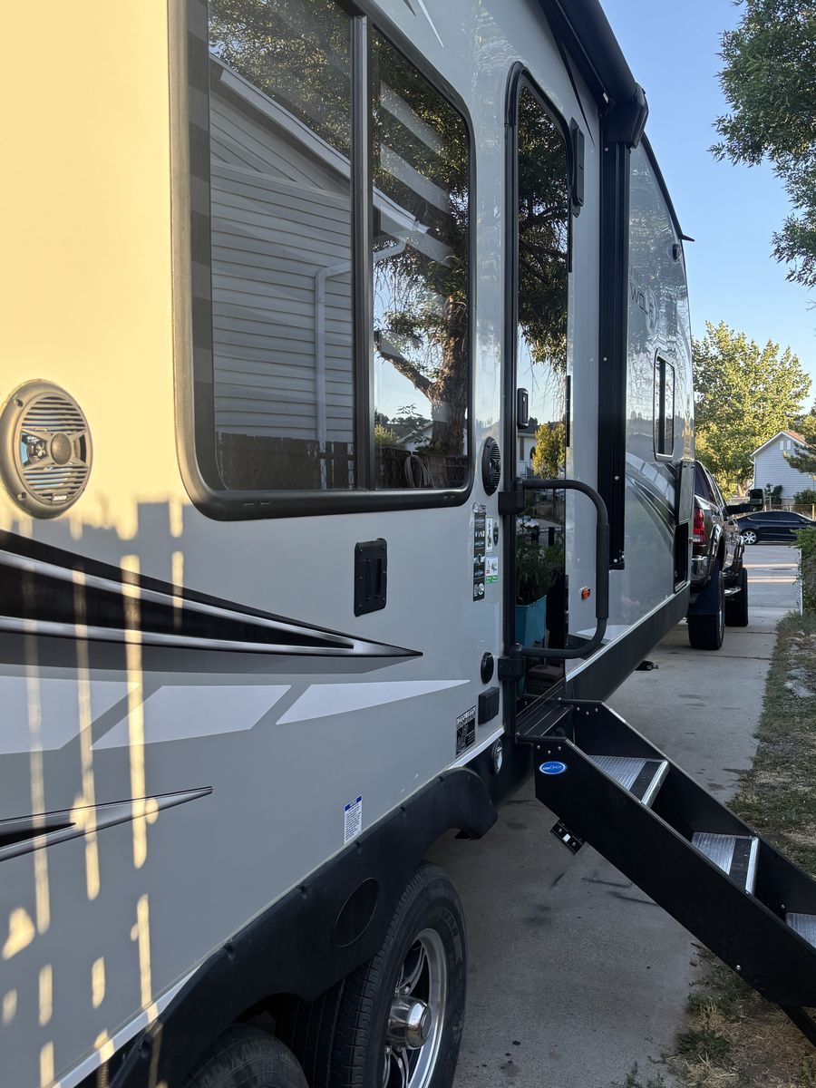 Cherokee Wolf Pack Platinum Toy Hauler For Sale