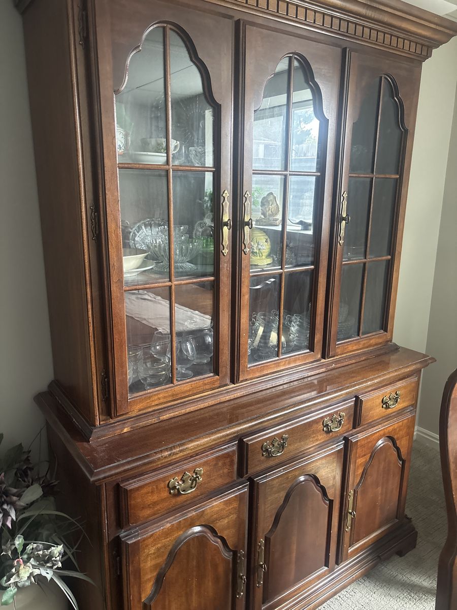 Traditional Wooden Buffet and Hutch with Glass Doors