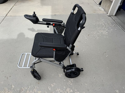 33 Lbs Lightweight Electric Wheelchair (+ foldable ramp)