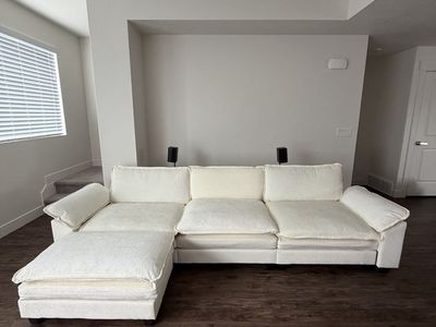 White Sectional Couch With Ottoman