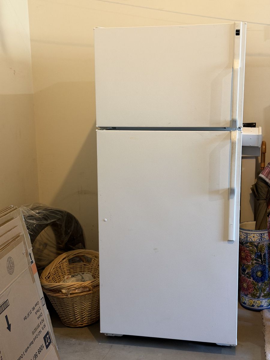 Hot Point refrigerator/freeser