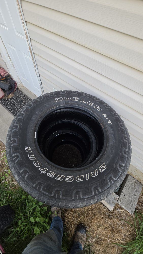 Used Bridgestone Dueler A/T 265/70/17