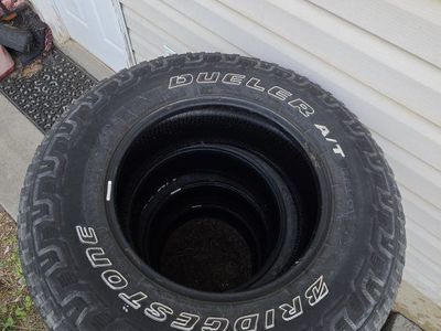 Used Bridgestone Dueler A/T 265/70/17