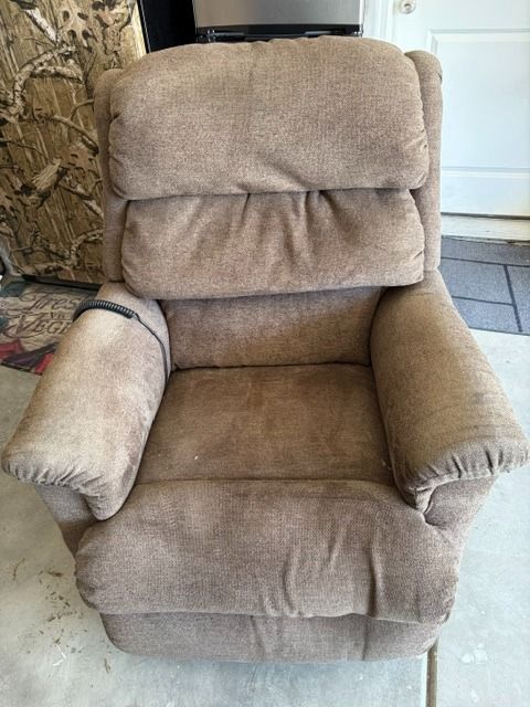 Lazy Boy  Recliner Lift Chair