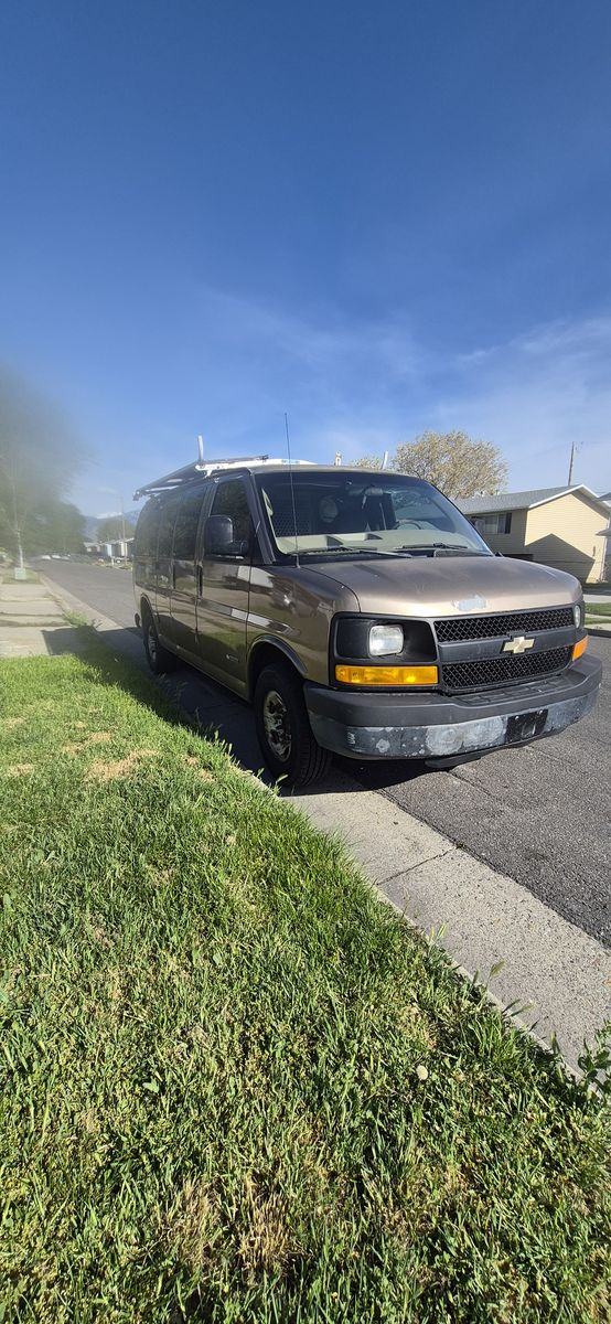2004 CHEVROLET EXPRESS 2500 LS