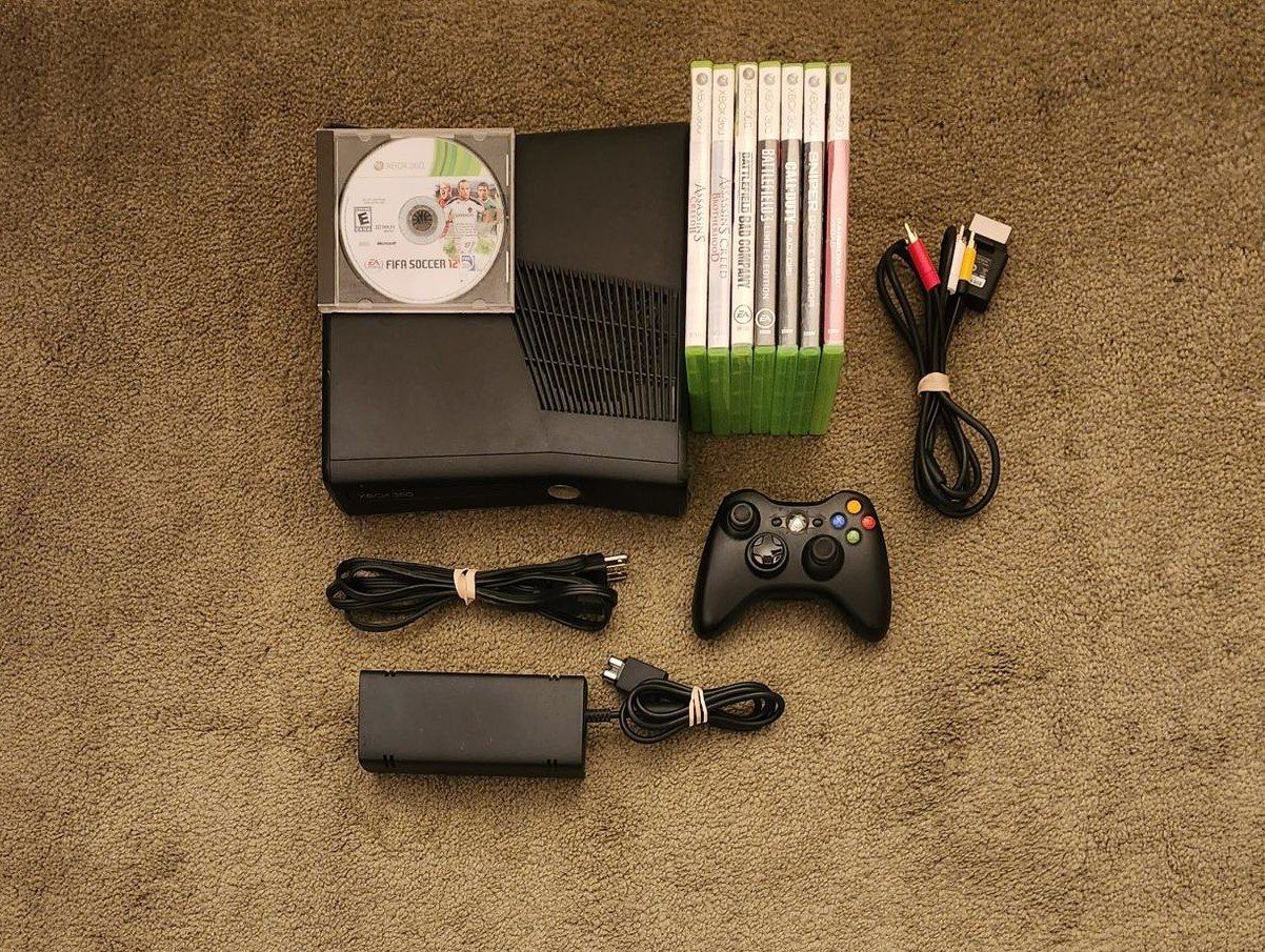 Xbox 360 S 4gb with 8 Games