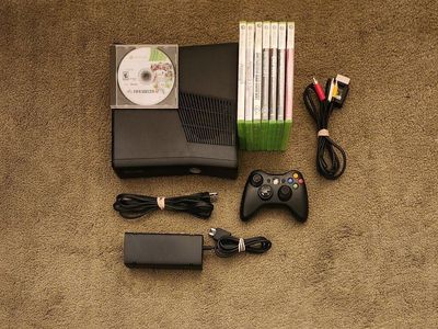 Xbox 360 S 4gb with 8 Games