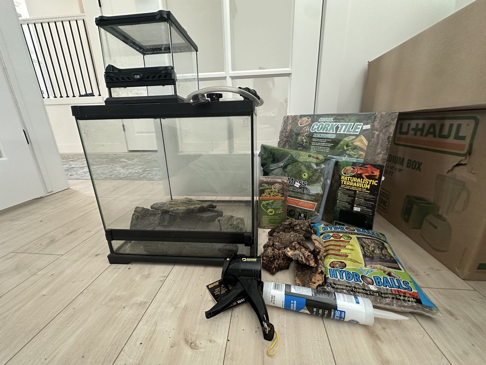 Exo Terra Glass Terrarium Set with Substrate, Cork Tile Background, Moss & Accessories