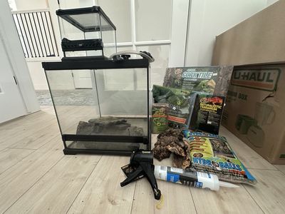 Exo Terra Glass Terrarium Set with Substrate, Cork Tile Background, Moss & Accessories