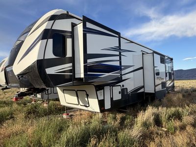 Keystone Fuzion 357 Toy Hauler