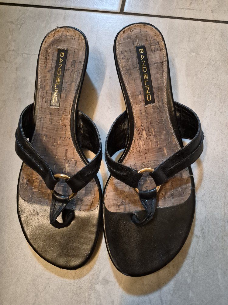 Bandolino Black Leather Thong Wedge Sandals - Size 7-7.5