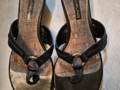 Bandolino Black Leather Thong Wedge Sandals - Size 7-7.5