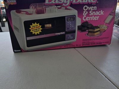 Kenner Easy-Bake Oven & Snack Center with Original Box
