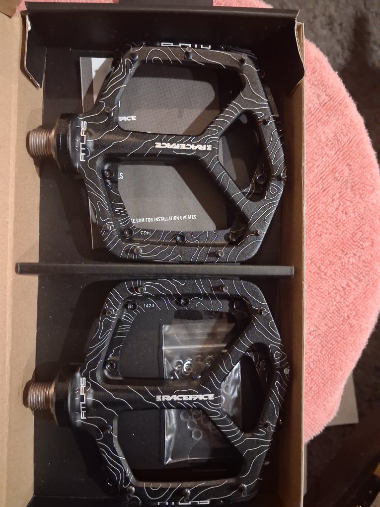 Race Face Atlas flat mountain bike pedals.