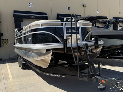 2024 Suntracker SF22 DLX with Mercury 150L 4S