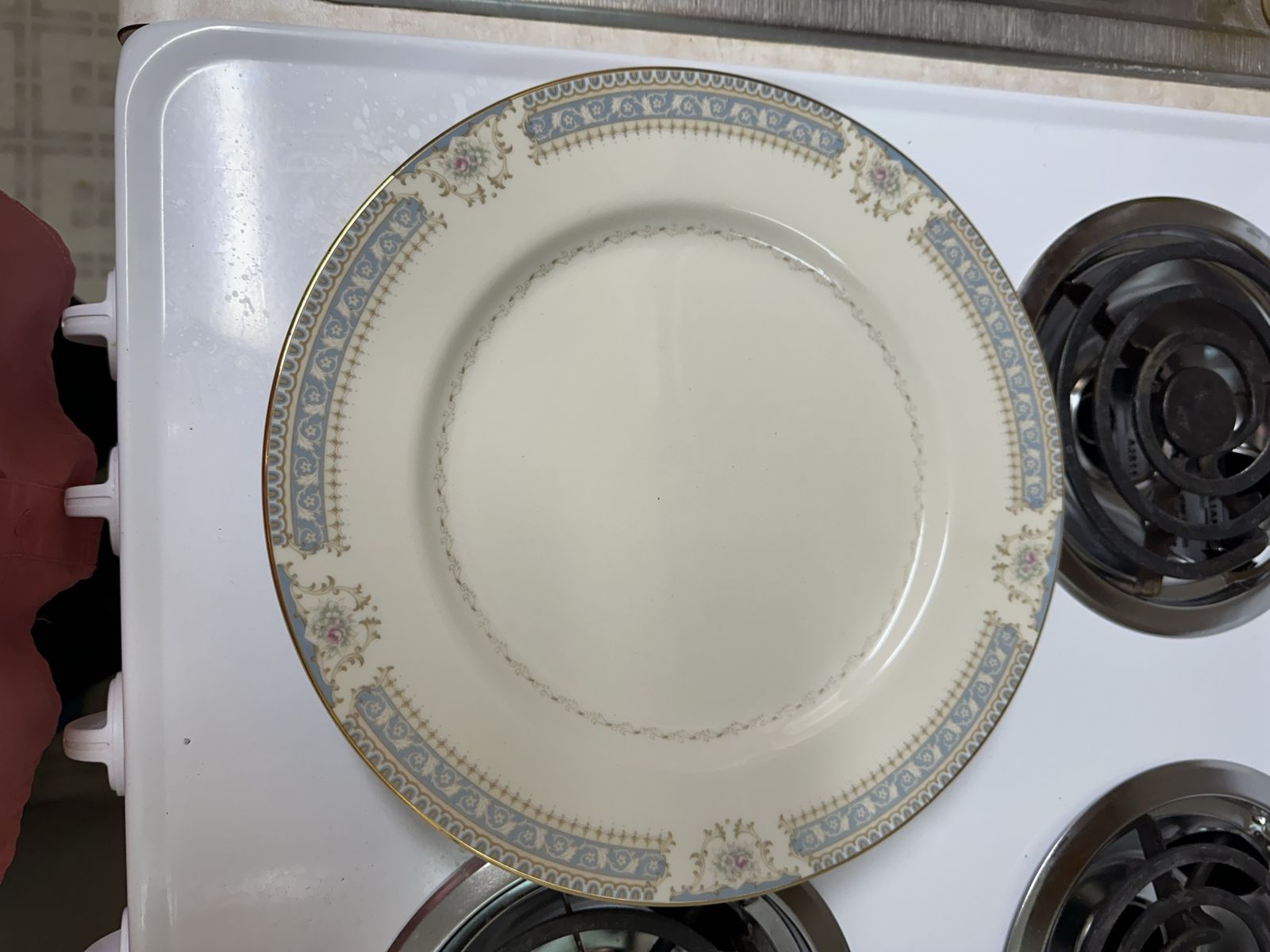 Mikasa L2808 Lexington Ivory China Dinner Plate - Japan - Elegant Gold Trim