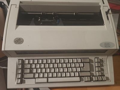 Vintage IBM Personal Wheelwriter 2 Electronic Typewriter