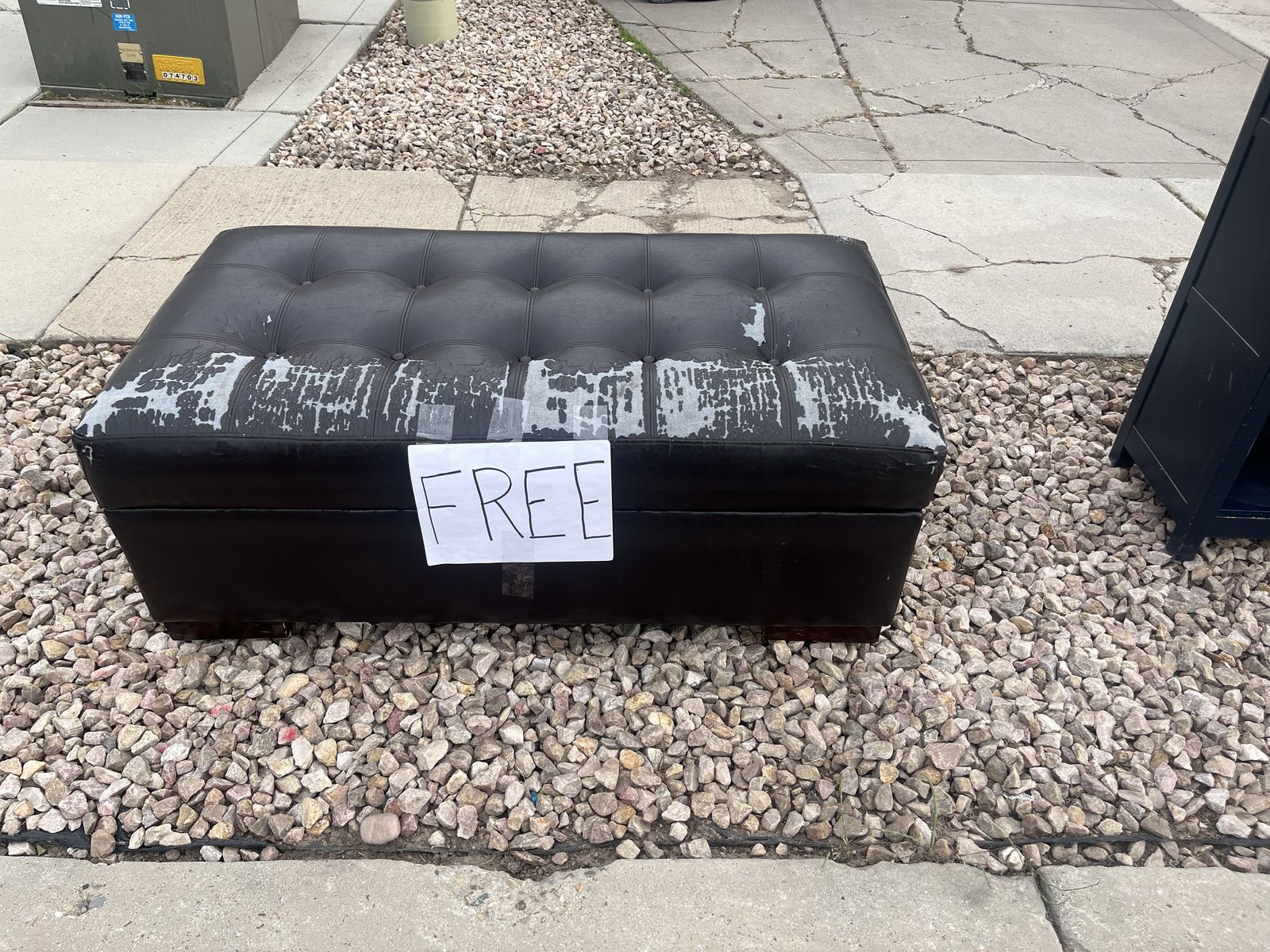 Free Storage Ottomon