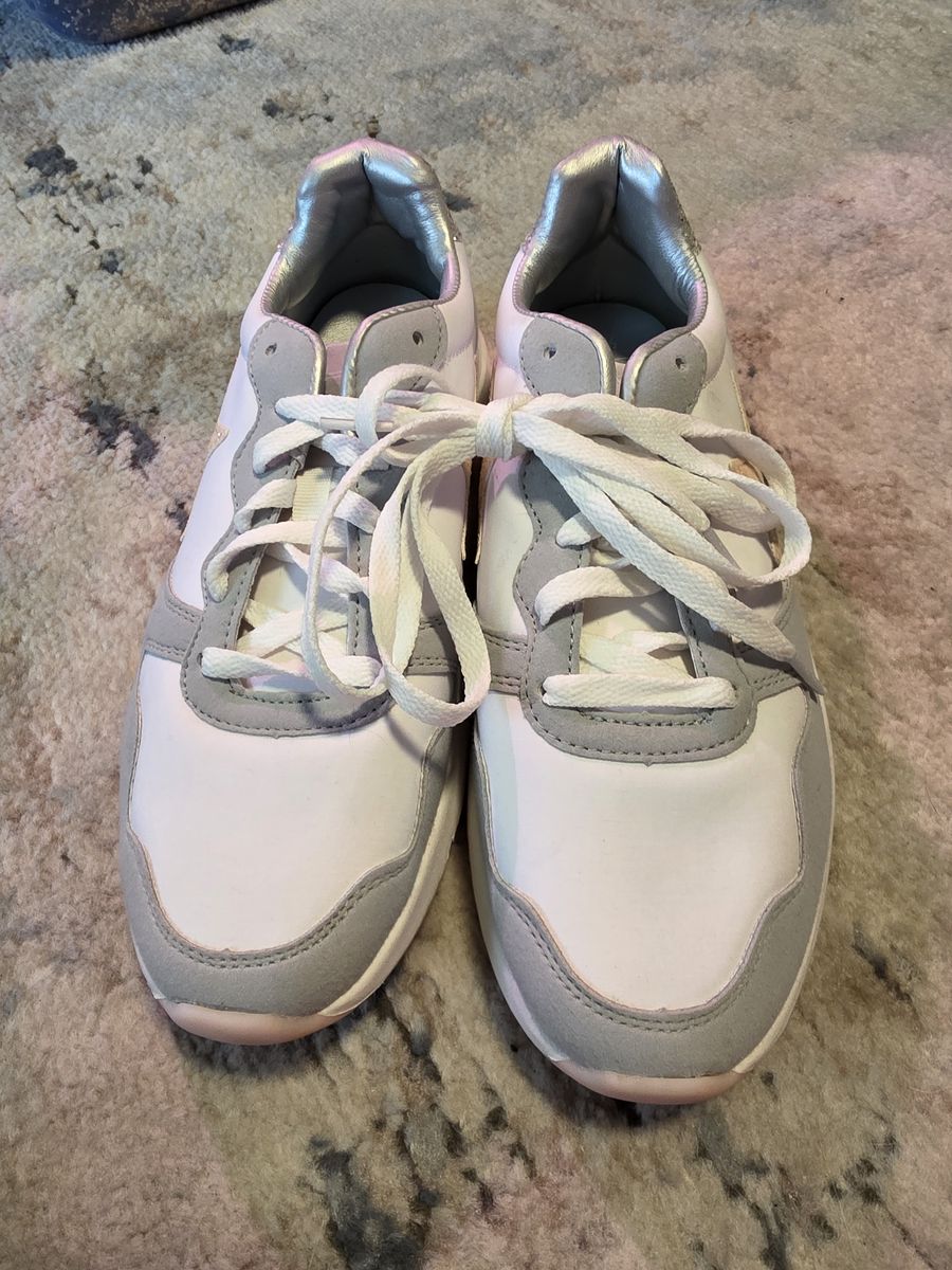 No Boundaries Women’s Sneakers – Size 8.5 – Great Condition!