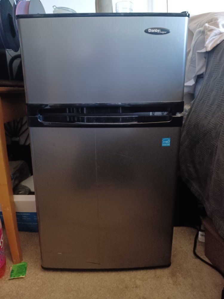 Danby designer mini fridge/freezer
