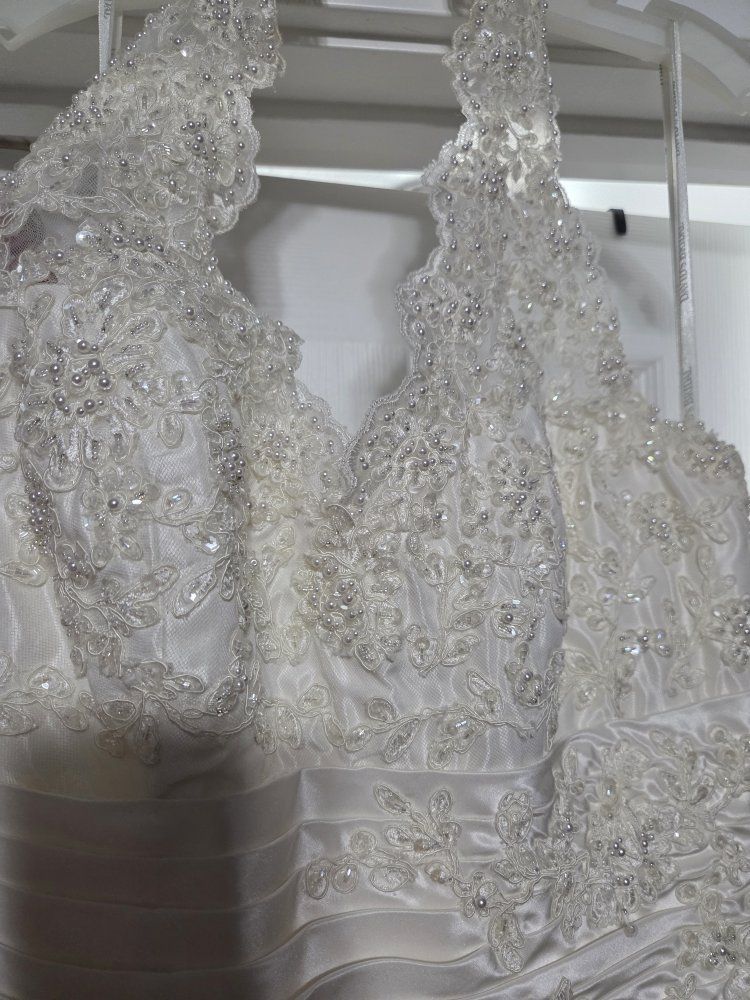 David's Bridal Ivory Wedding Dress Style 9V3194 Size 16W Beaded Halter Neck Gown