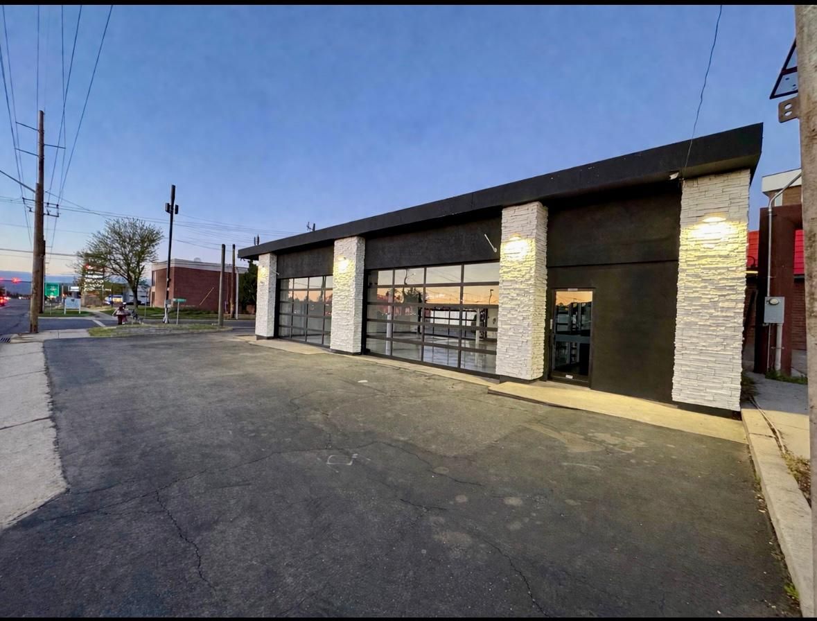 Prime Corner Commercial Building with Indoor Showroom – Move-In Ready!