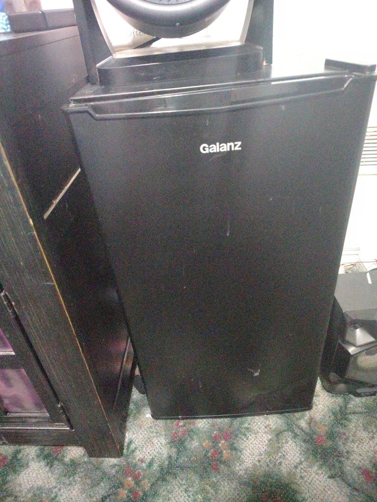 Galanz Black Mini Fridge Compact Refrigerator.  105$ OBO