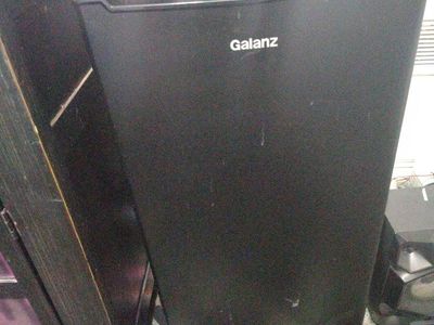 Galanz Black Mini Fridge Compact Refrigerator. 105$ OBO