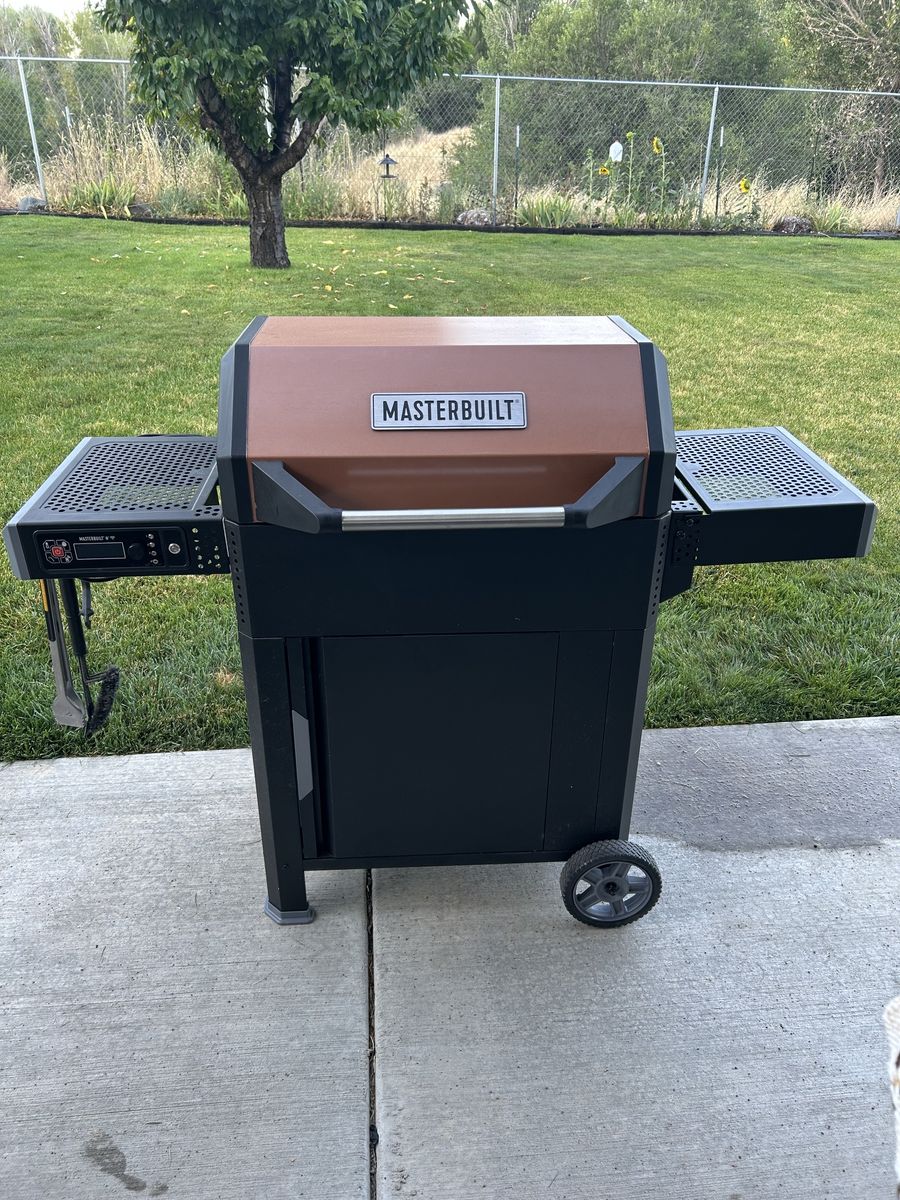 Masterbuilt Autoignite 545 Digital Charcoal Grill and Smoker
