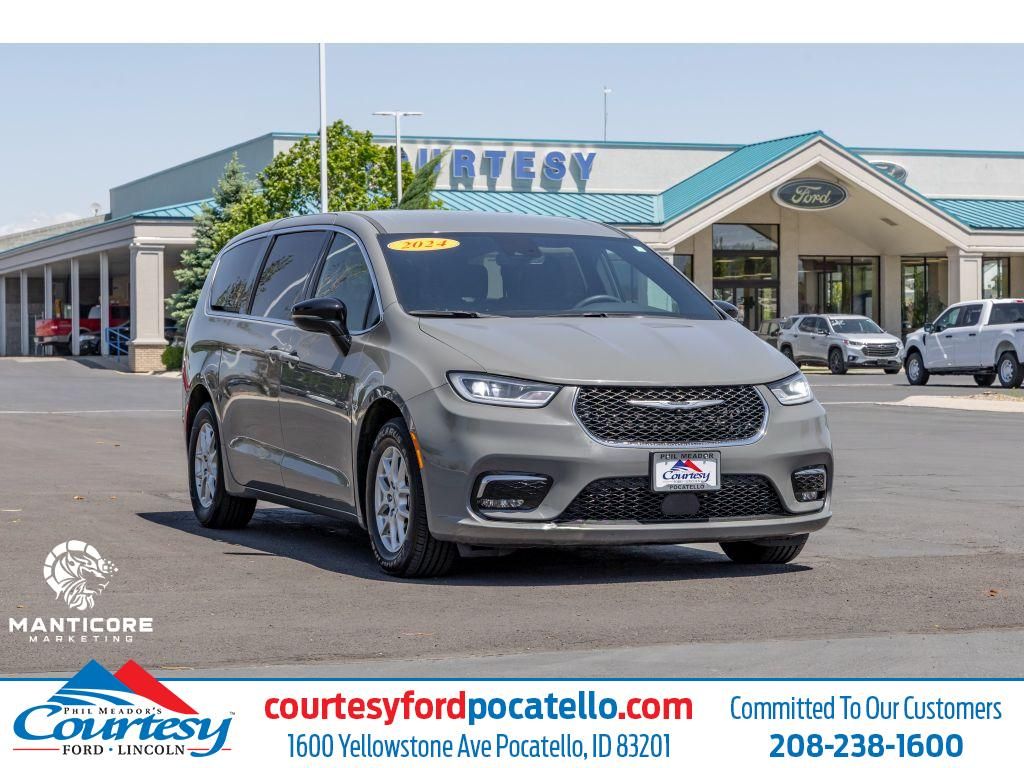 2024 Chrysler Pacifica Touring
