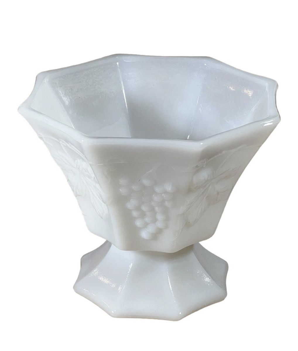 Vintage WHITE MILK GLASS Pedestal Footed Bowl Compote Grapes Candy Dish 5.5" X 5"