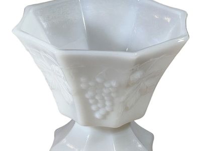 Vintage WHITE MILK GLASS Pedestal Footed Bowl Compote Grapes Candy Dish 5.5" X 5"