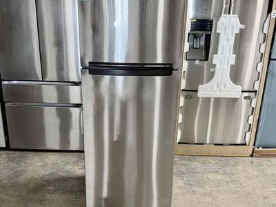 STAINLESS STEEL WHIRLPOOL REFRIGERATOR WITH WARRANTY