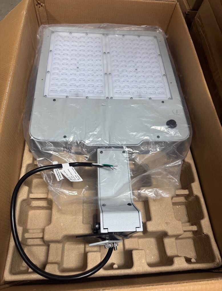 Maxlite Slim Area Outdoor 200 Watt LED Light