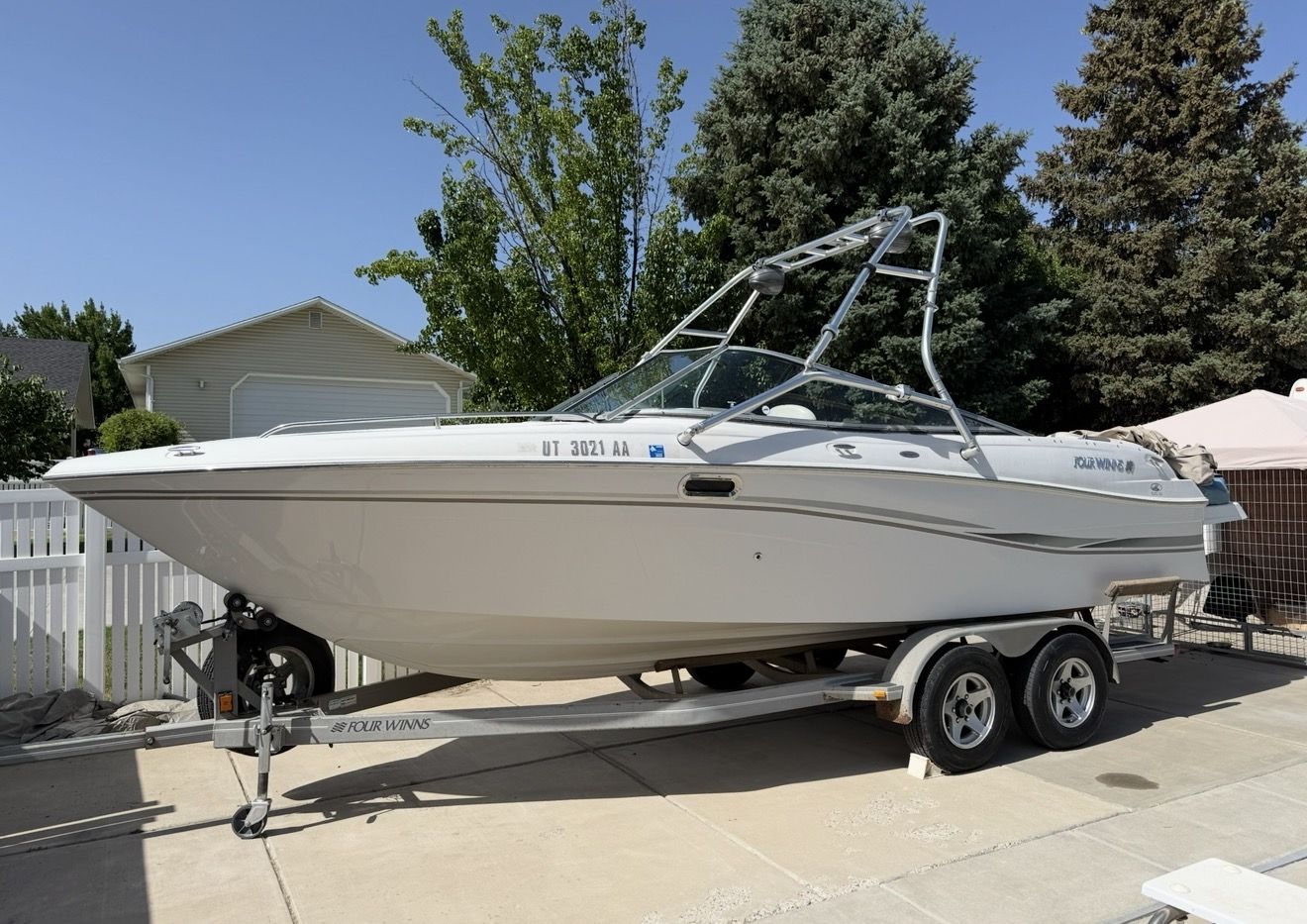 2002 Four Winns Horizon 240