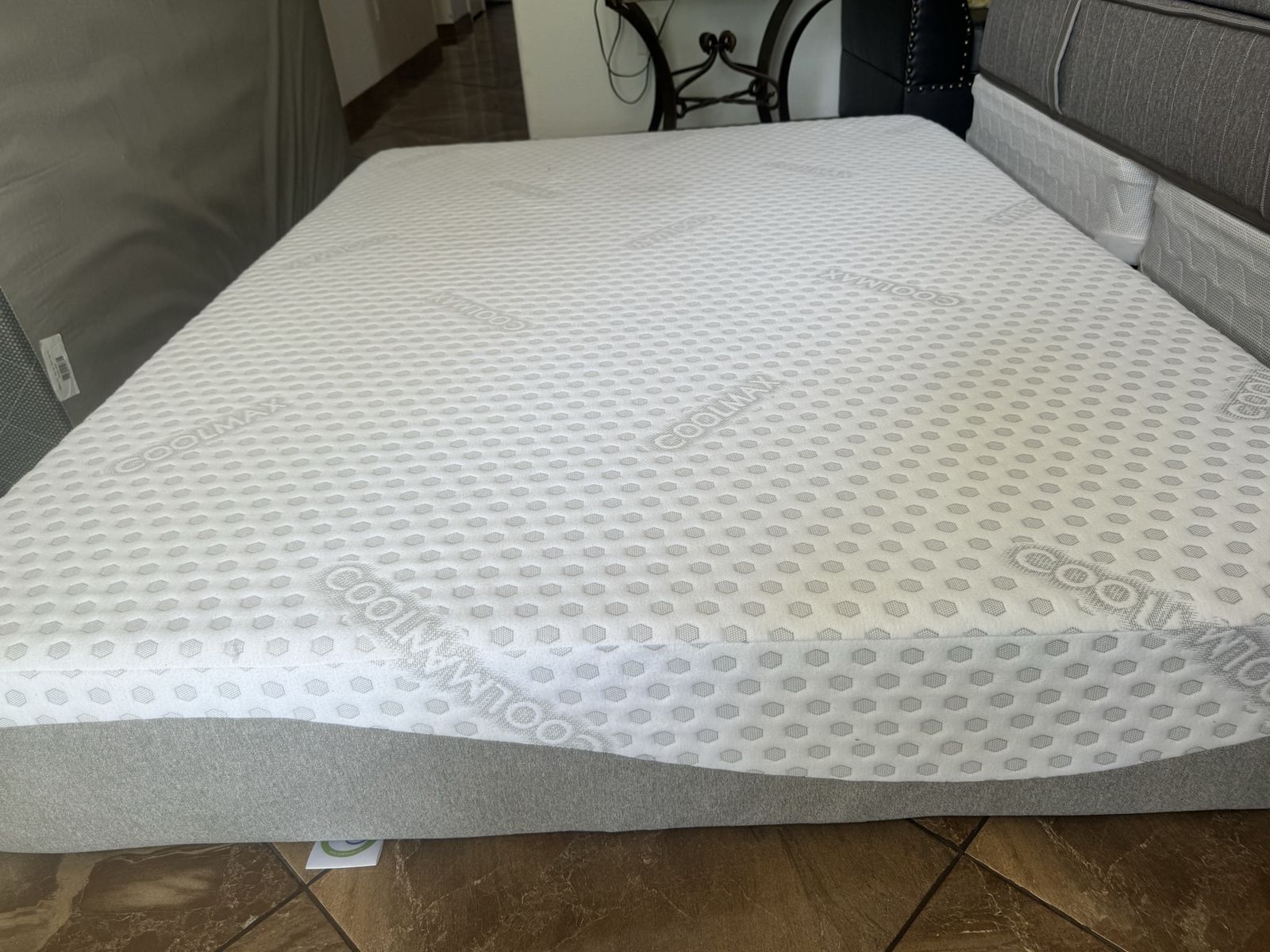 Coolmax Mattress queen size like new clean $85