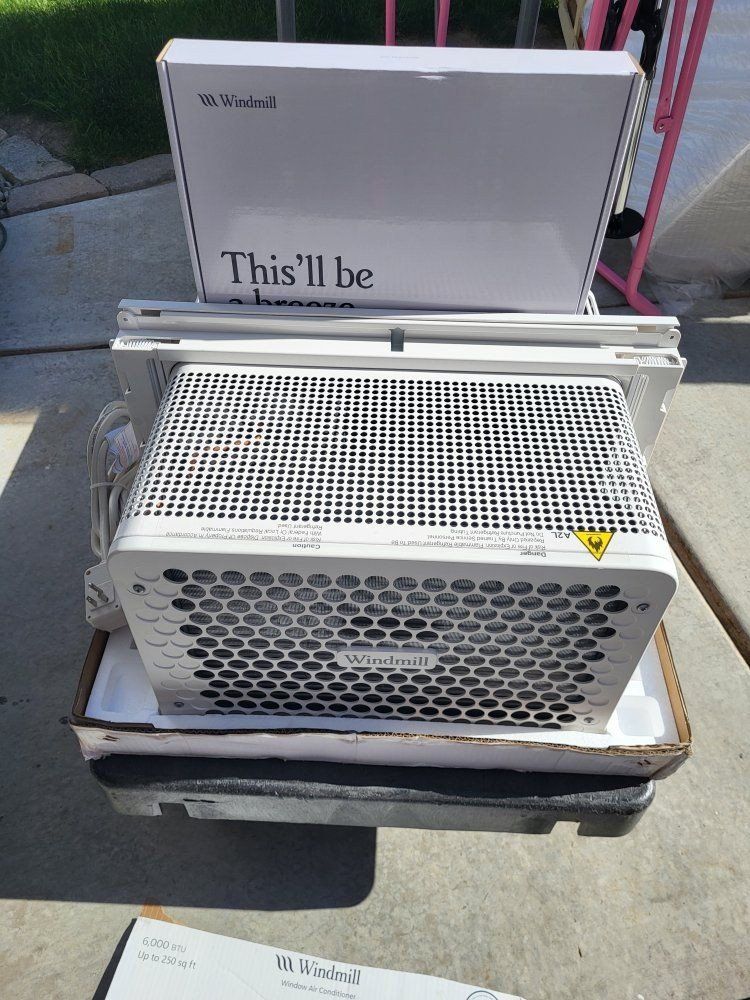 Window SmartCool Air Conditioner 
6000 BTU 250SQ.FT