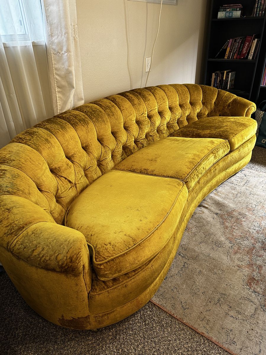 Vintage Gold Velvet Curved Tufted 3-Cushion Sofa