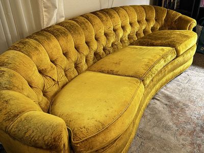 Vintage Gold Velvet Curved Tufted 3-Cushion Sofa