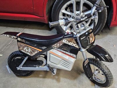 Razor MX350 Dirt Camo new batteries w/charger.