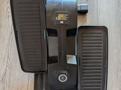 Cubii Under Desk Elliptical, 8 resistance levels, with counter