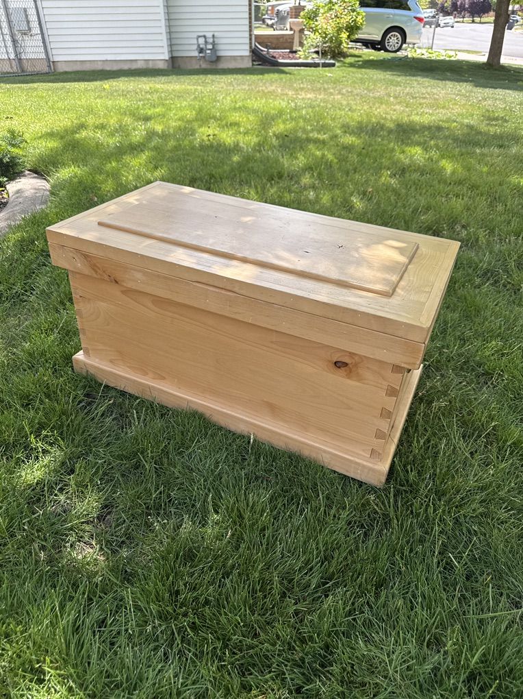 Wood Chest, Trunk, Blanket Chest