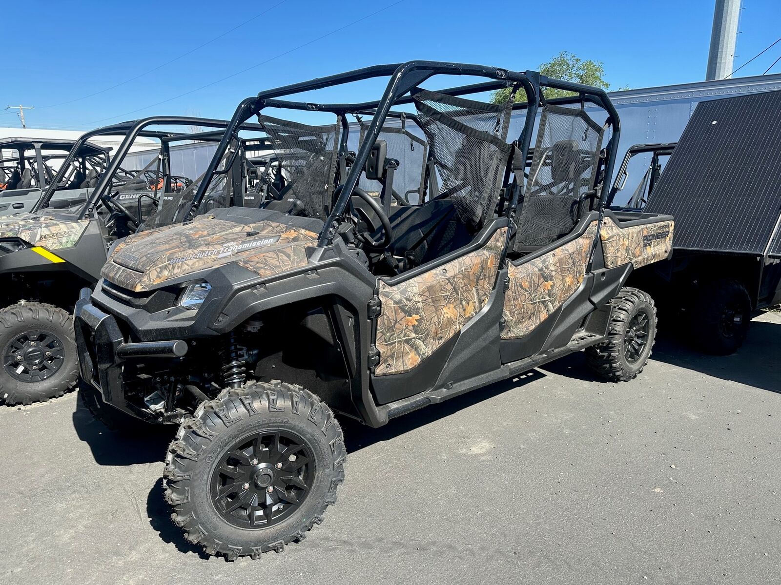 2023 Honda PIONEER 1000-6 DLX CREW