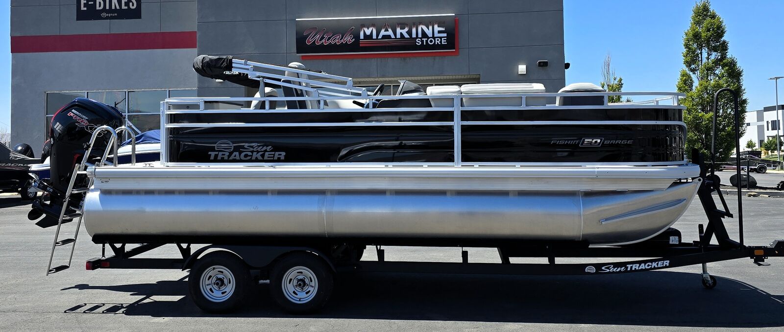 2026 Sun Tracker Fishin Barge 20 w 115 HP Mercury Outboard !!!