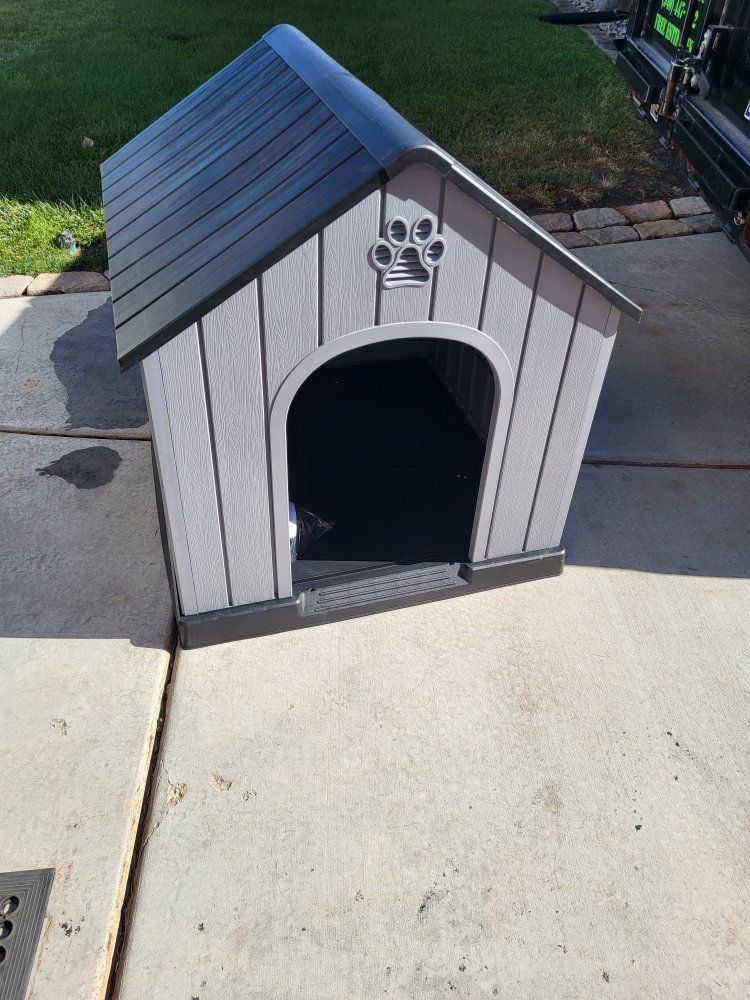 Large Outdoor Dog House 
blk/gray*