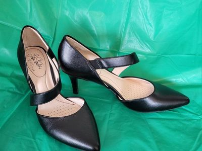 **NEW WOMEN'S DRESS SHOES**