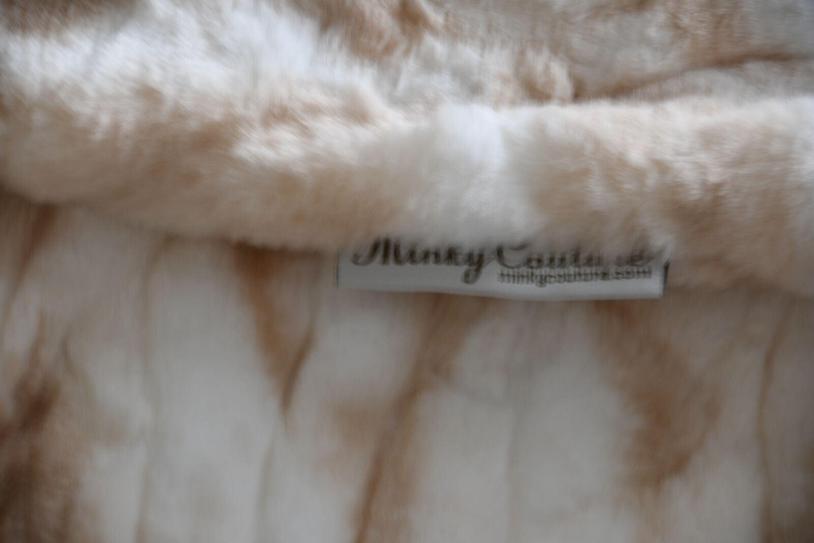 MINKY COUTURE BLANKET ~ ADULT SIZE 50" x 60" ~ MOCHA BLEND (BROWN & WHITE) ~ NEVER USED ~ NEVER WASHED ~ SO SOFT!