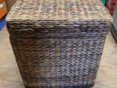 Woven storage basket